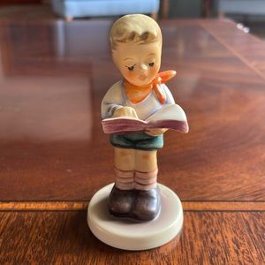 Goebel Hummel Club HONOR STUDENT #1528 Hum 2087/B